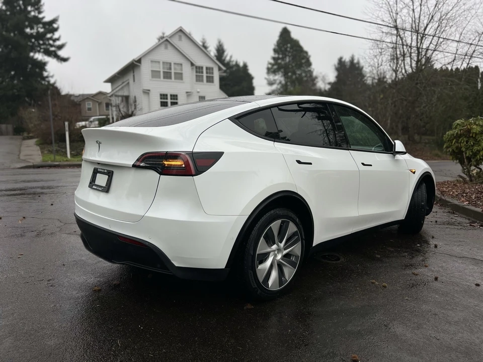 2022 Tesla Model Y - Image 4 of 18
