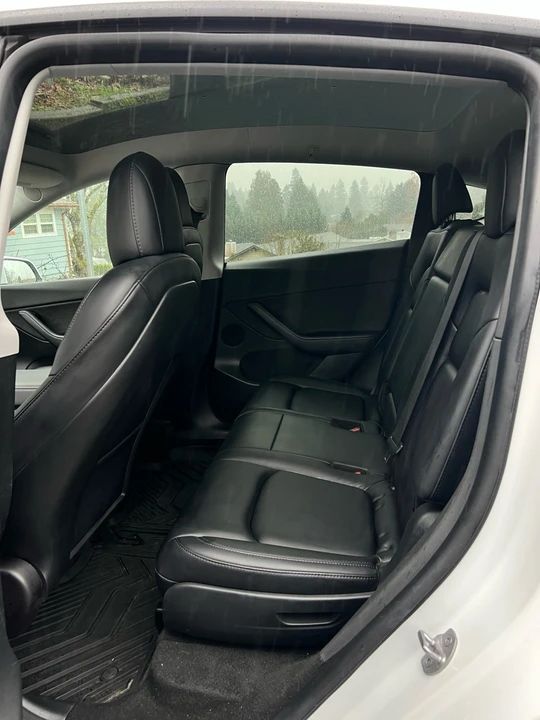 2022 Tesla Model Y - Image 12 of 18