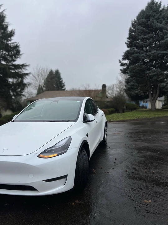 2022 Tesla Model Y - Image 8 of 18