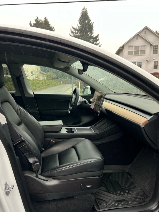 2022 Tesla Model Y - Image 17 of 18