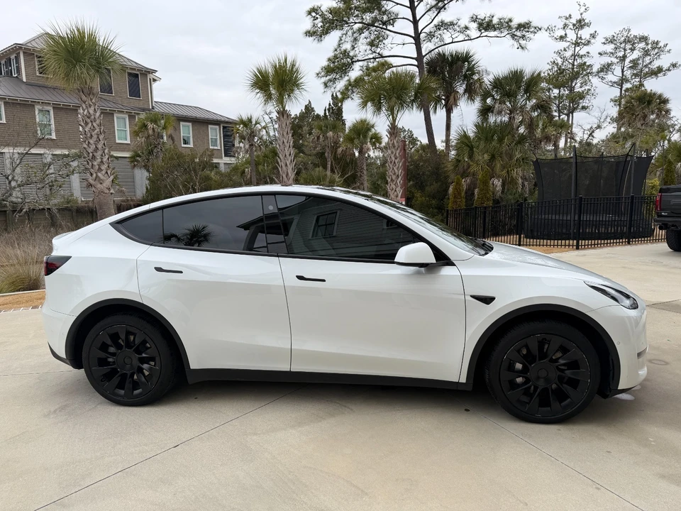 2022 Tesla Model Y - Image 4 of 11