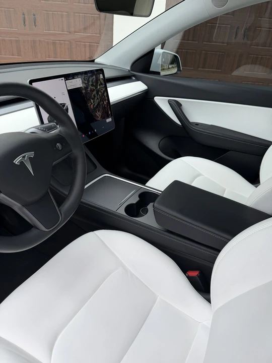 2022 Tesla Model Y - Image 10 of 11