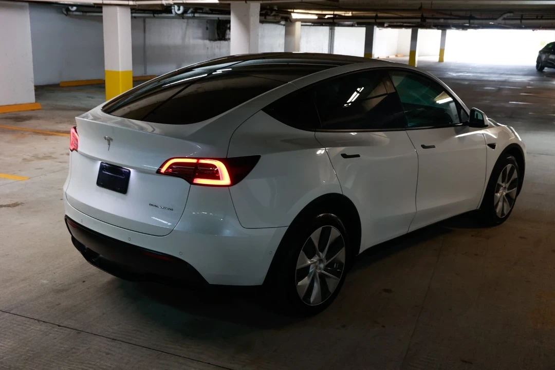 2022 Tesla Model Y - Image 11 of 21