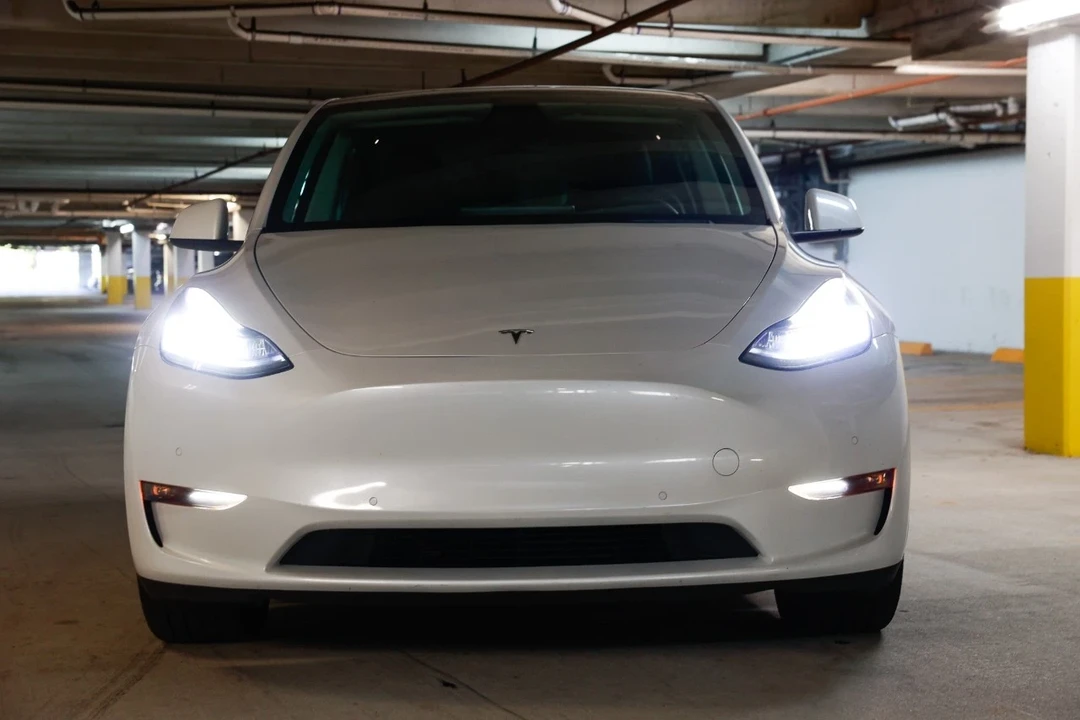 2022 Tesla Model Y - Image 17 of 21