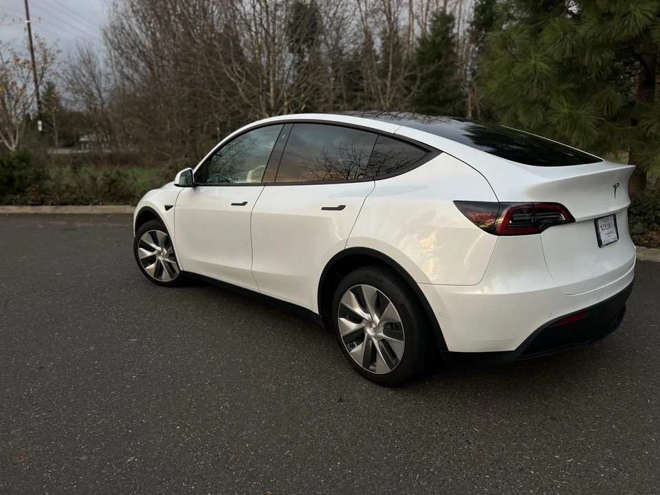 2022 Tesla Model Y - Image 5 of 20