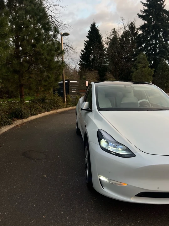 2022 Tesla Model Y - Image 9 of 20