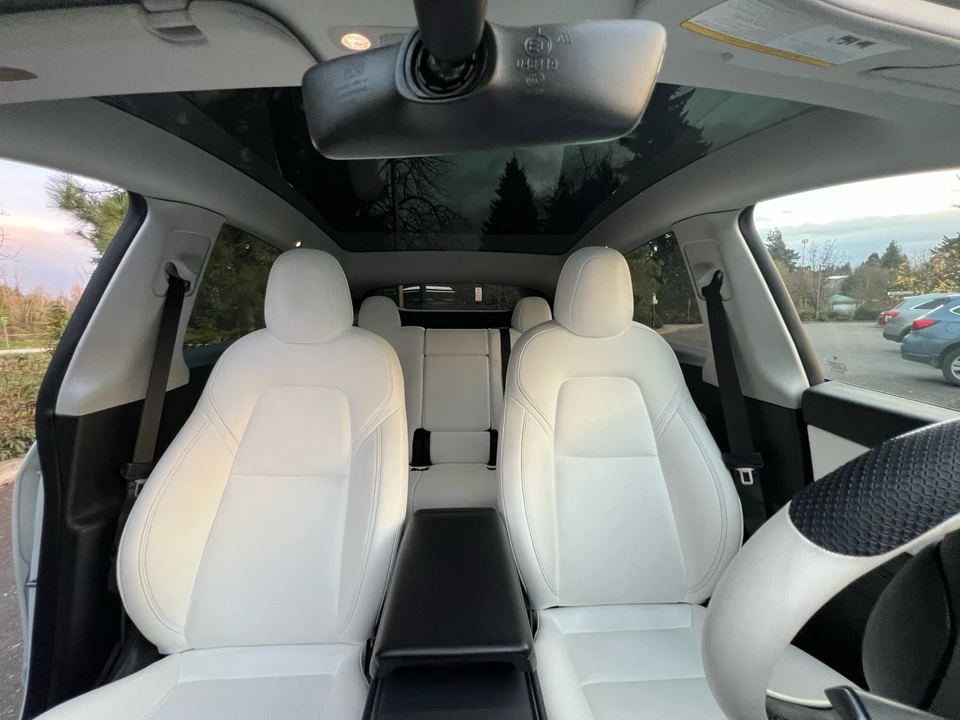 2022 Tesla Model Y - Image 16 of 20