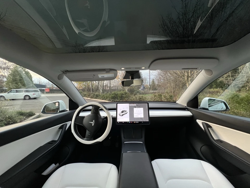 2022 Tesla Model Y - Image 17 of 20