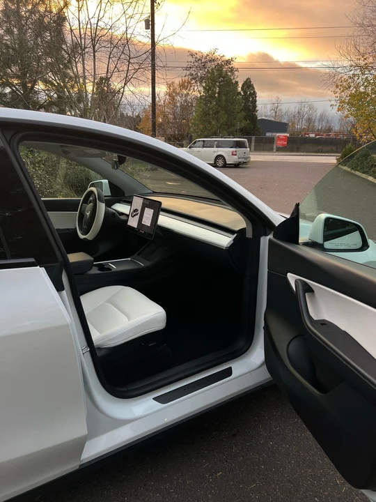 2022 Tesla Model Y - Image 13 of 20