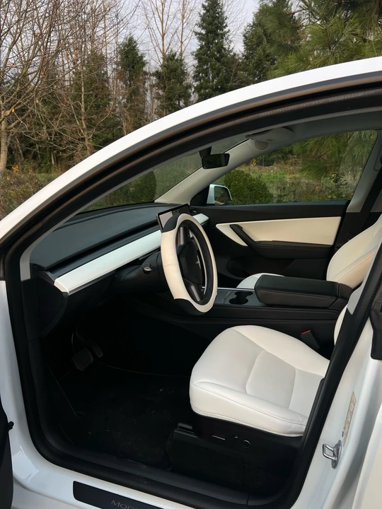 2022 Tesla Model Y - Image 12 of 20