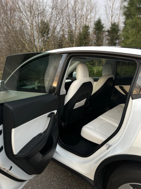 2022 Tesla Model Y - Image 10 of 20