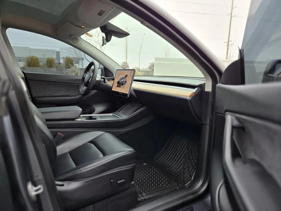 2022 Tesla Model Y - Image 10 of 14