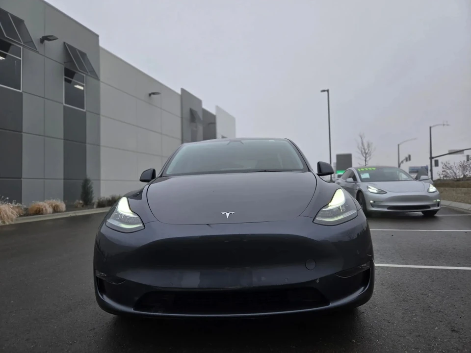 2022 Tesla Model Y - Image 5 of 14