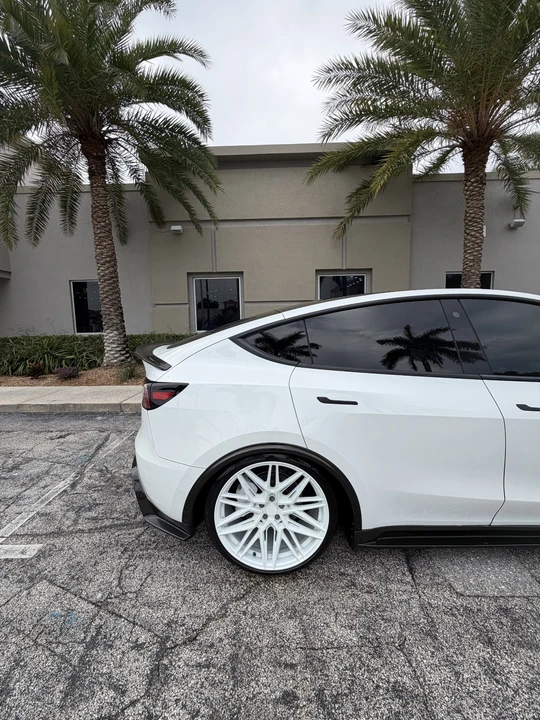 2022 Tesla Model Y - Image 7 of 16