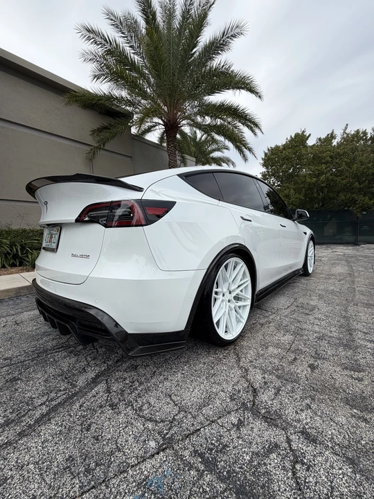 2022 Tesla Model Y - Image 9 of 16
