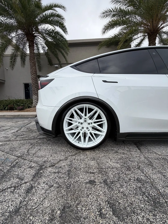 2022 Tesla Model Y - Image 8 of 16
