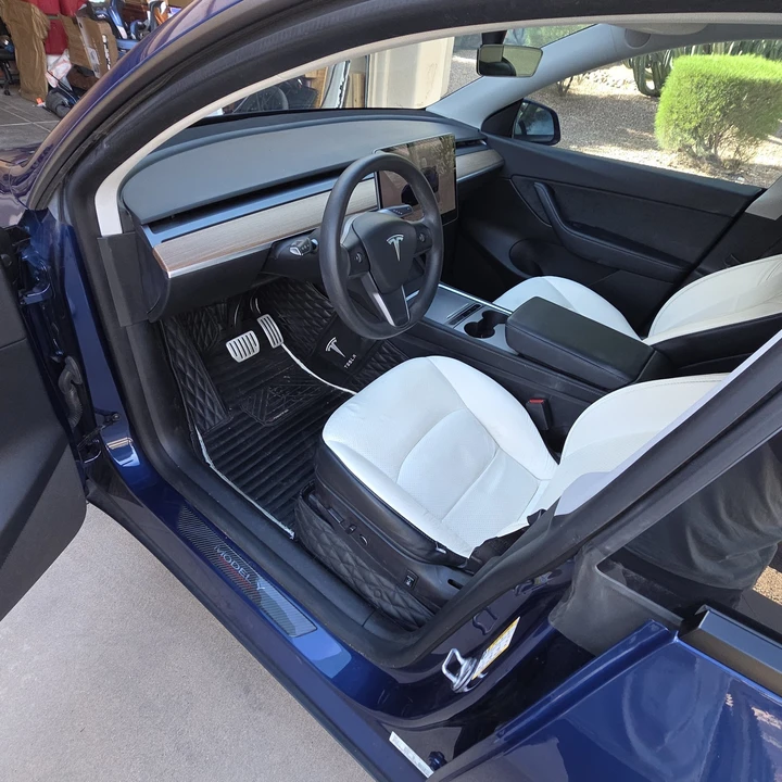 2022 Tesla Model Y - Image 11 of 13