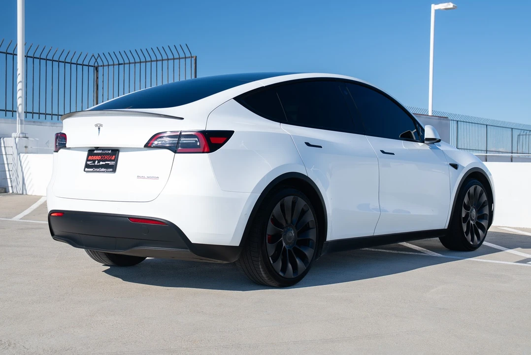 2022 Tesla Model Y - Image 16 of 21