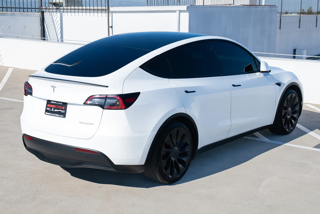 2022 Tesla Model Y - Image 17 of 21