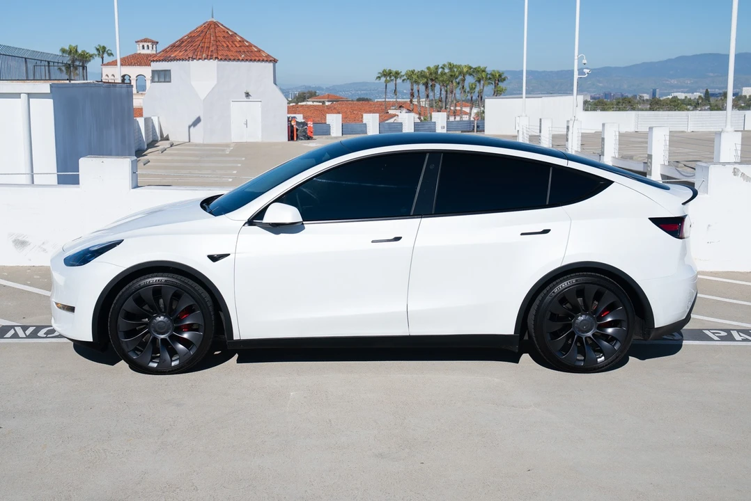 2022 Tesla Model Y - Image 2 of 21