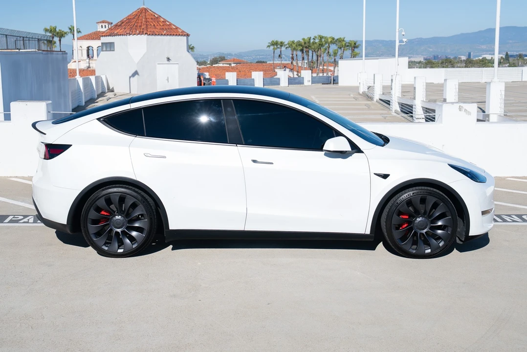 2022 Tesla Model Y - Image 19 of 21