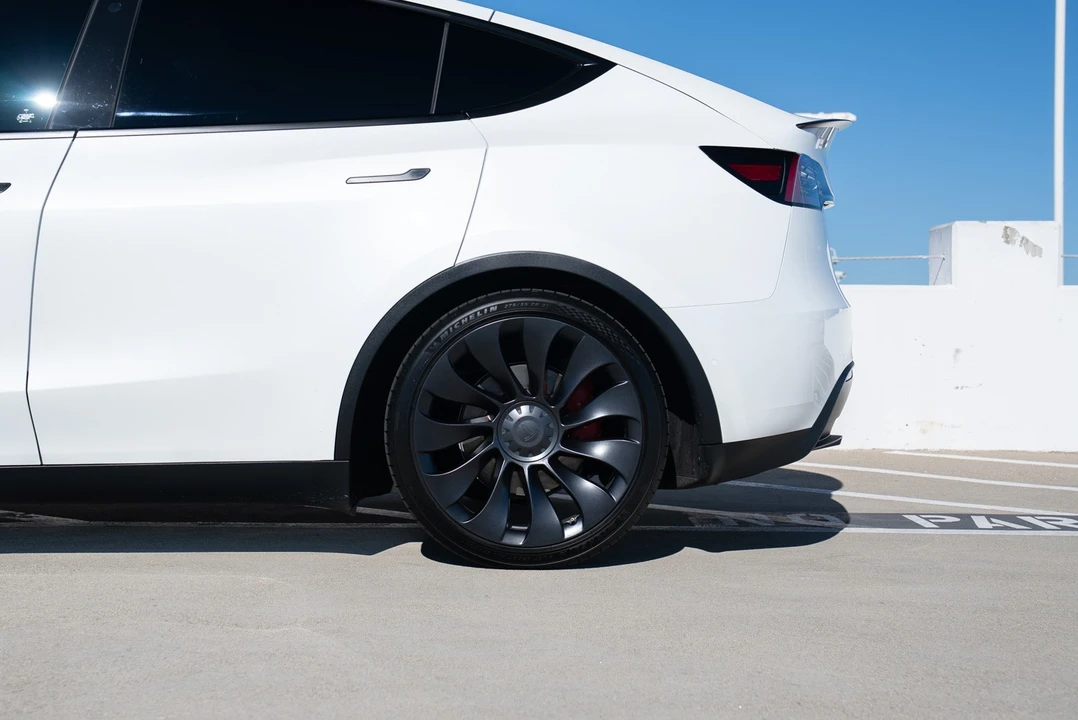 2022 Tesla Model Y - Image 9 of 21