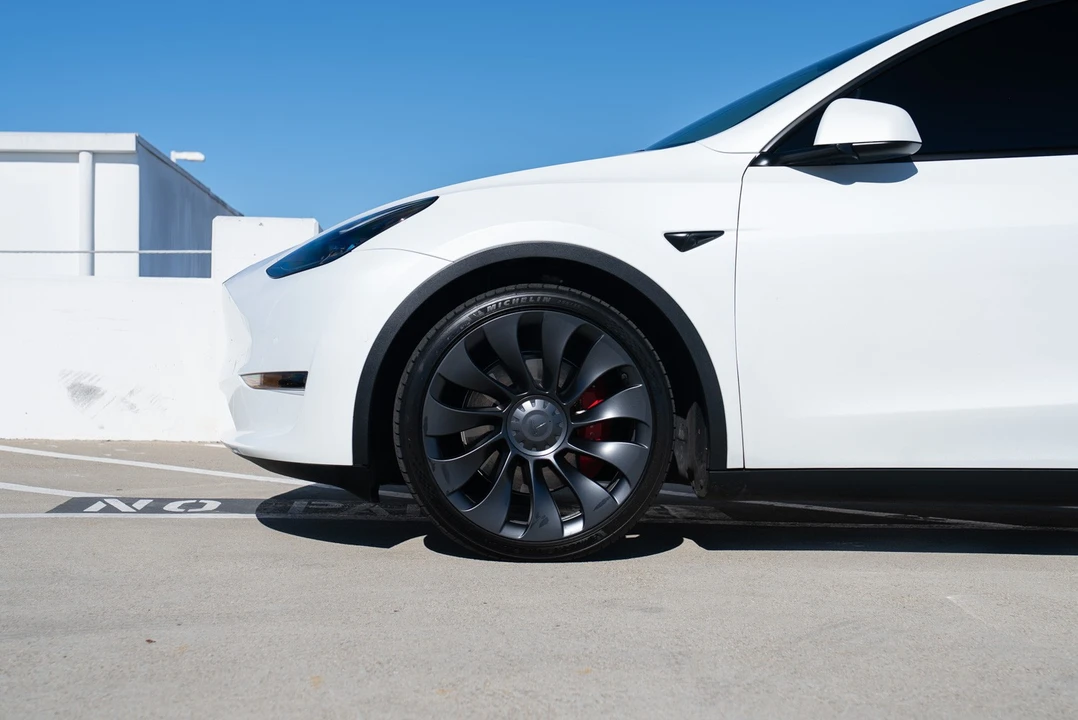 2022 Tesla Model Y - Image 8 of 21