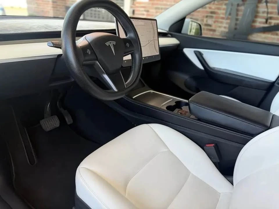 2022 Tesla Model Y - Image 10 of 15