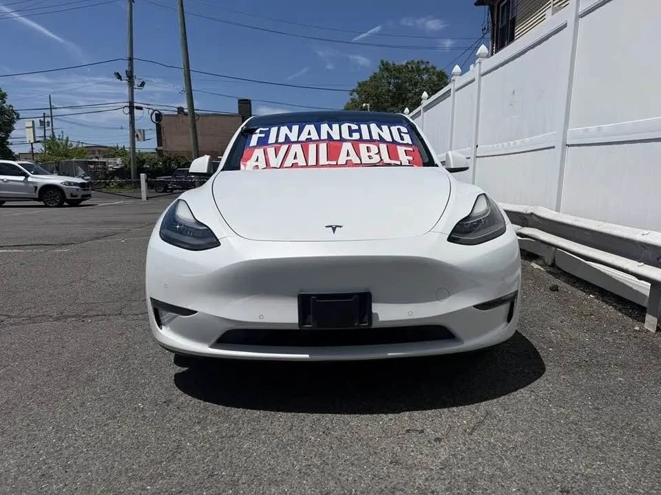 2022 Tesla Model Y - Image 2 of 15