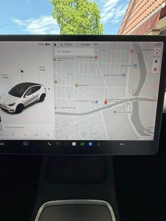 2022 Tesla Model Y - Image 12 of 15