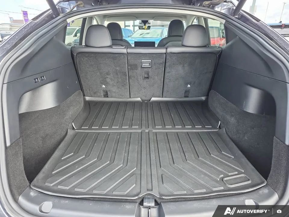2022 Tesla Model Y - Image 16 of 19
