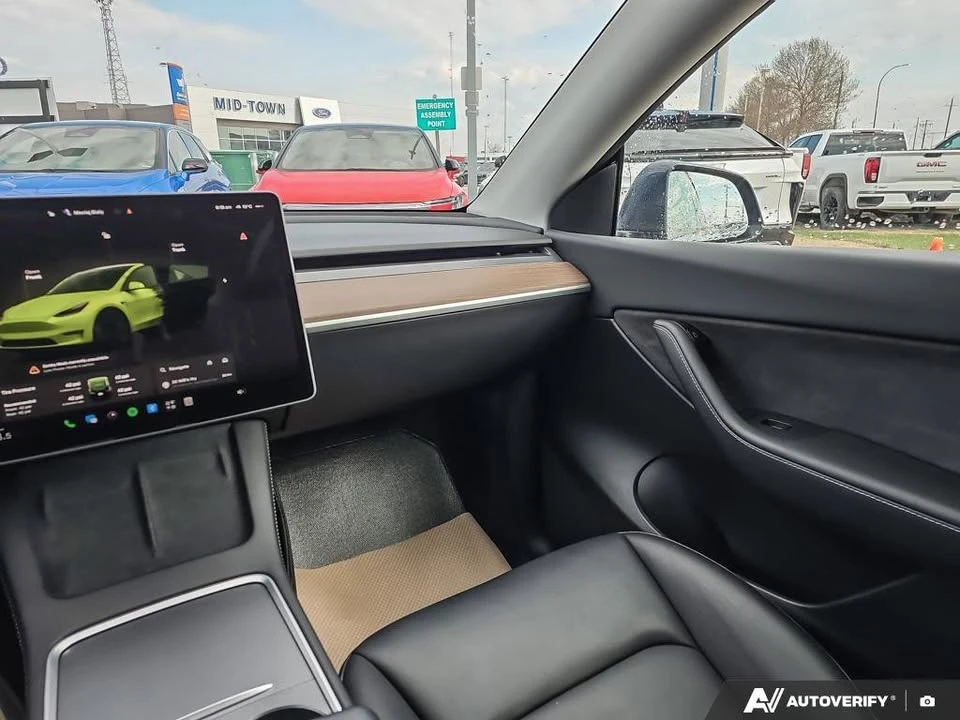 2022 Tesla Model Y - Image 11 of 19