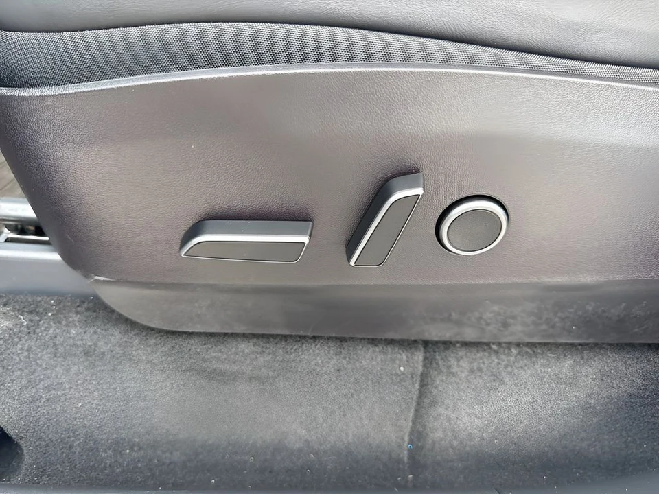 2022 Tesla Model Y - Image 10 of 21