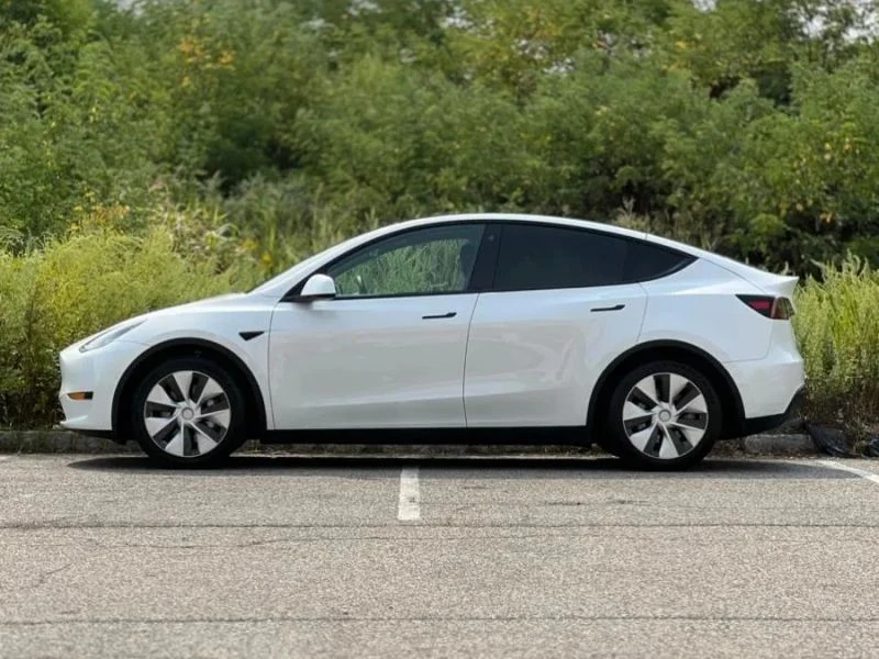 2022 Tesla Model Y - Image 8 of 12