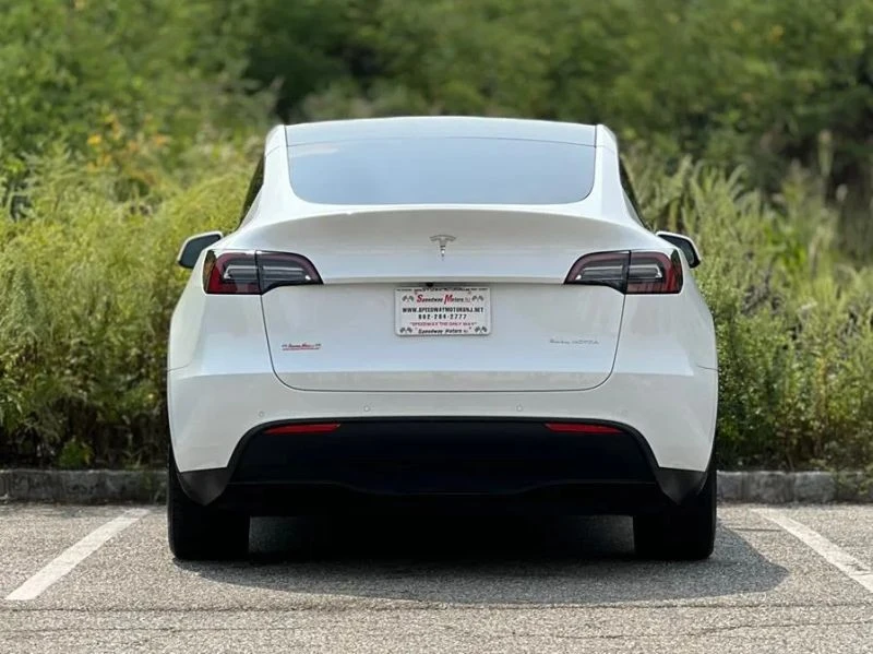 2022 Tesla Model Y - Image 10 of 12