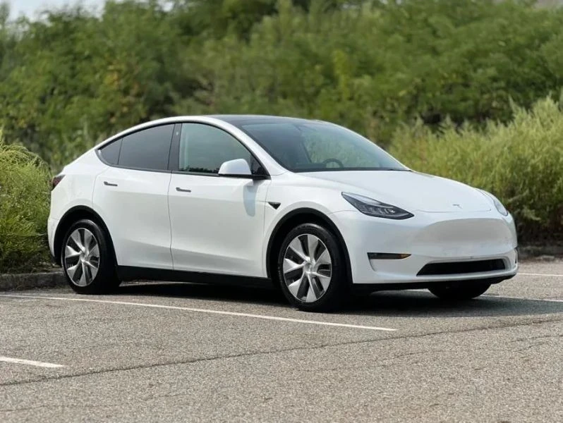 2022 Tesla Model Y - Image 2 of 12