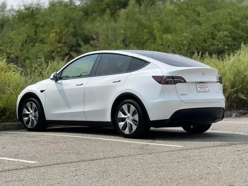 2022 Tesla Model Y - Image 9 of 12