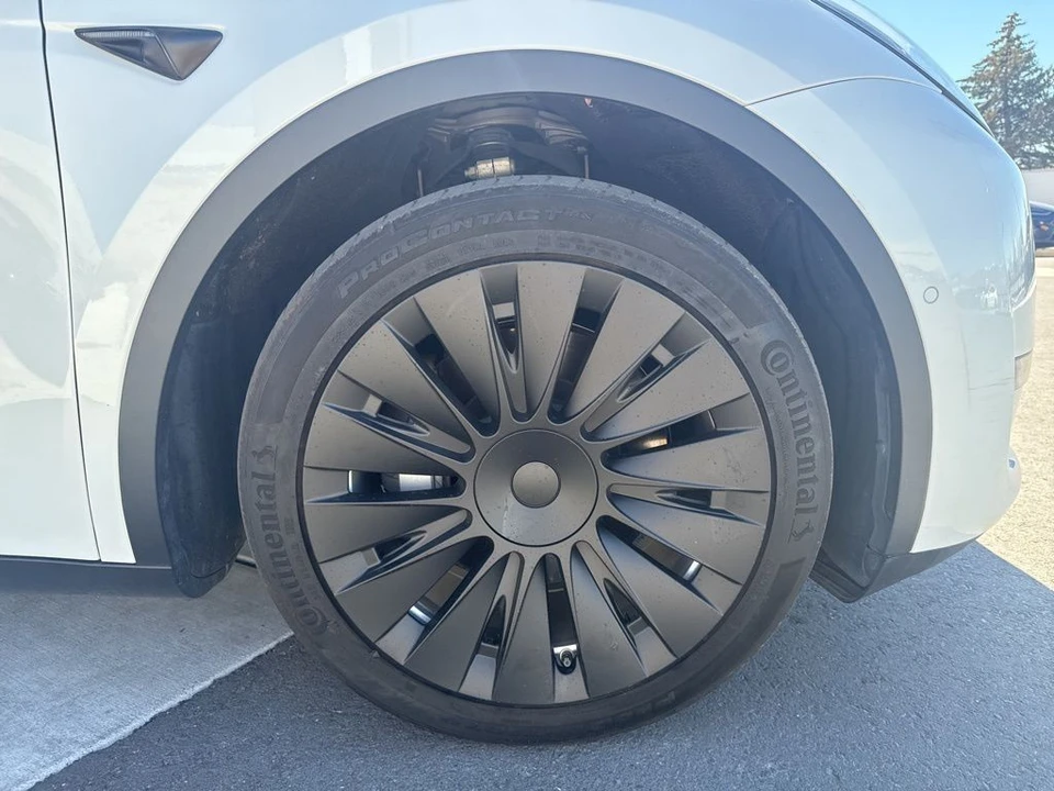2022 Tesla Model Y - Image 10 of 21