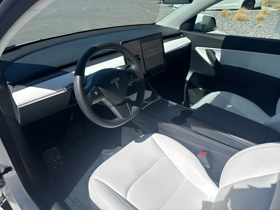 2022 Tesla Model Y - Image 12 of 21