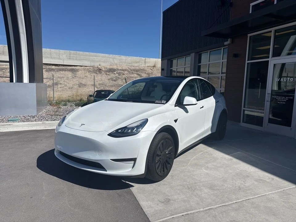 2022 Tesla Model Y - Image 4 of 21