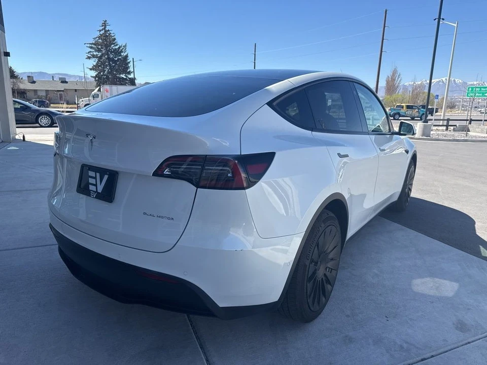 2022 Tesla Model Y - Image 8 of 21