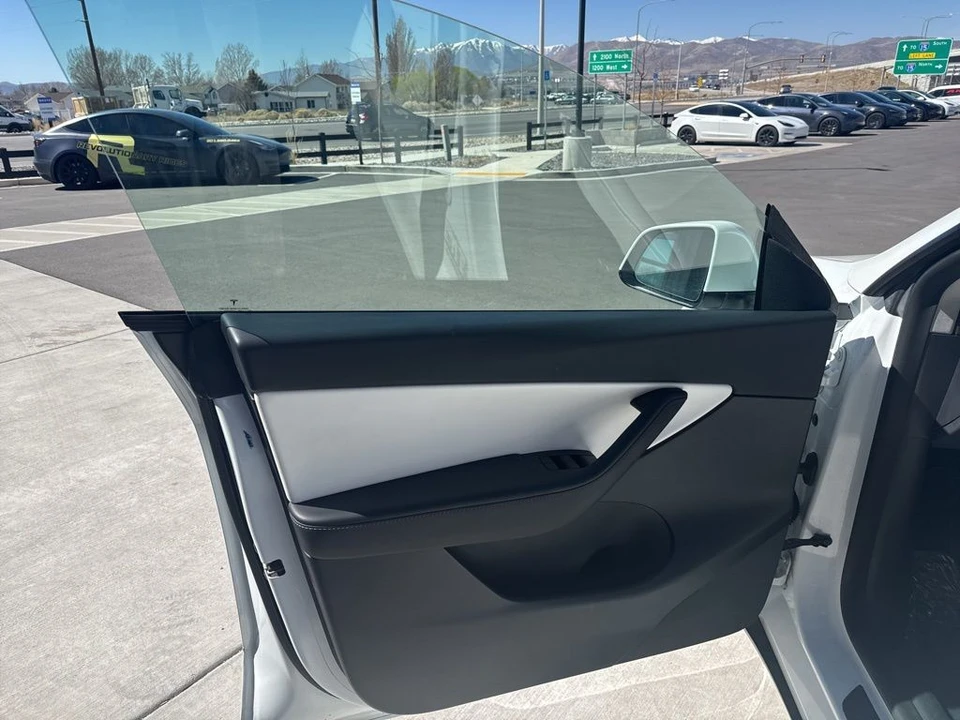 2022 Tesla Model Y - Image 11 of 21