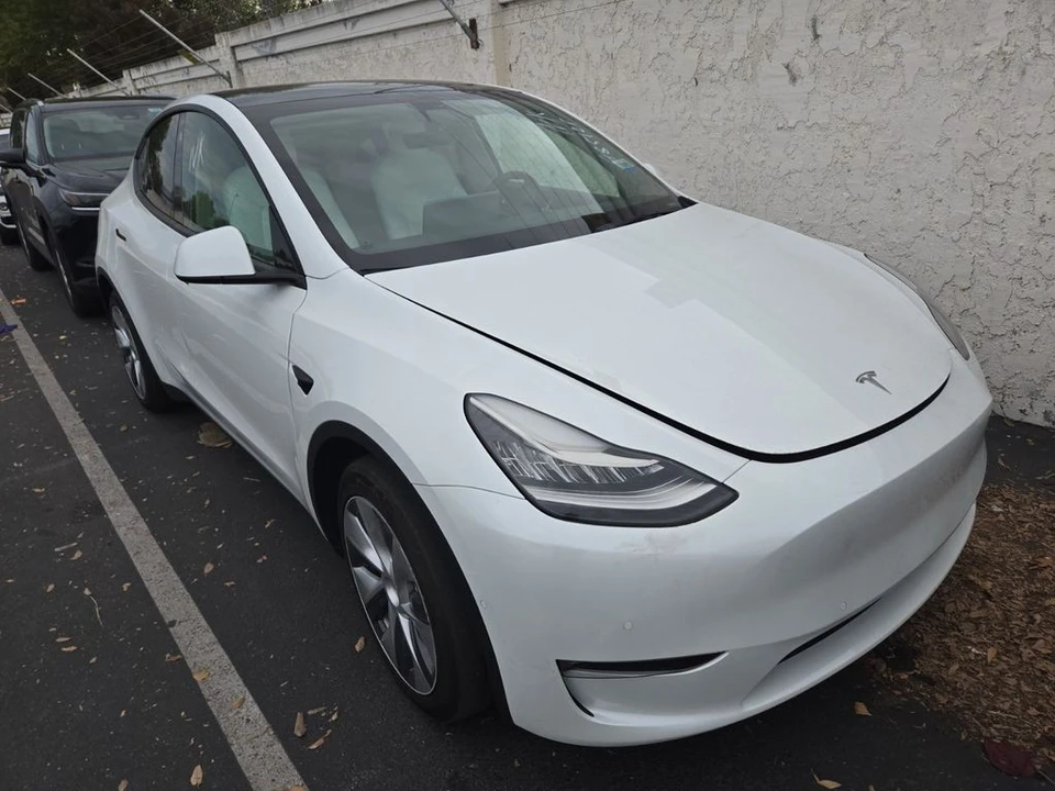 2022 Tesla Model Y - Image 2 of 6