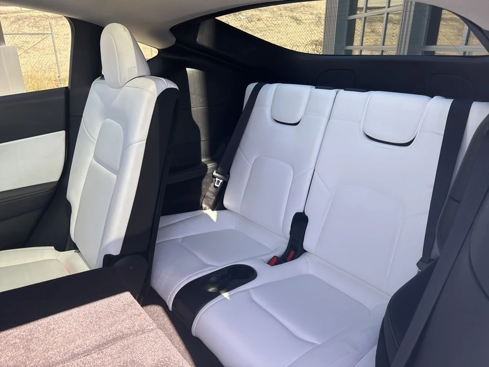 2022 Tesla Model Y - Image 17 of 21