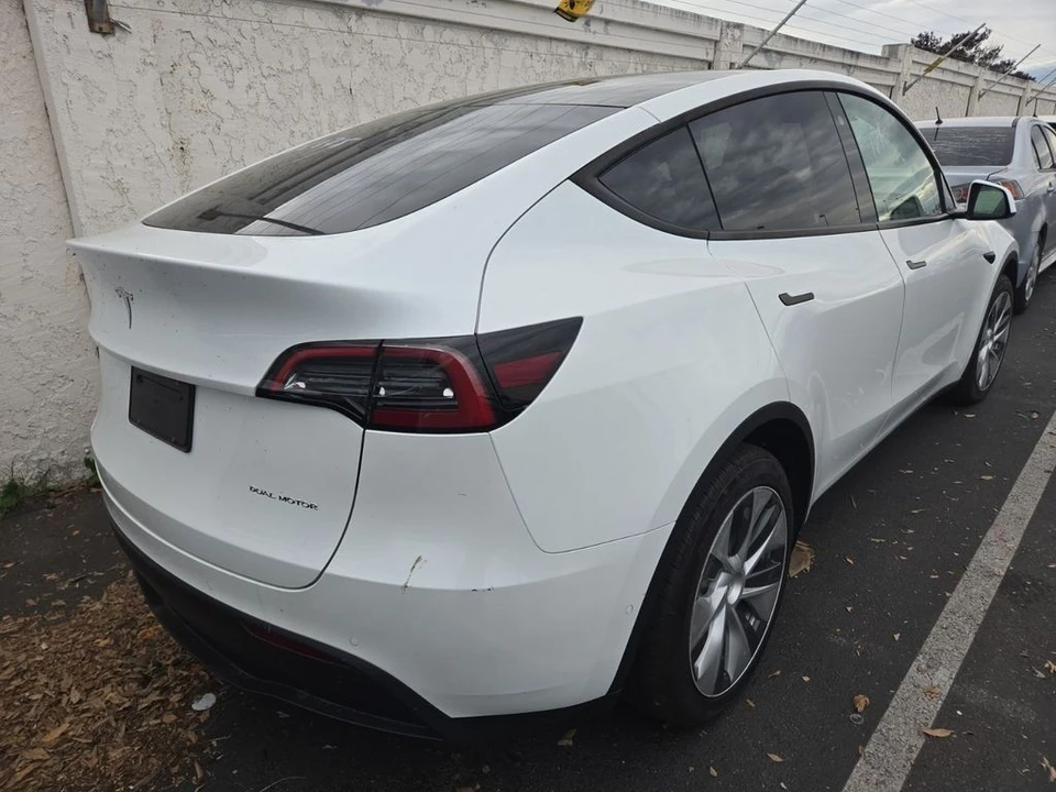 2022 Tesla Model Y - Image 4 of 6