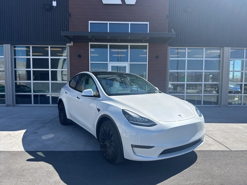 2022 Tesla Model Y - Image 2 of 21