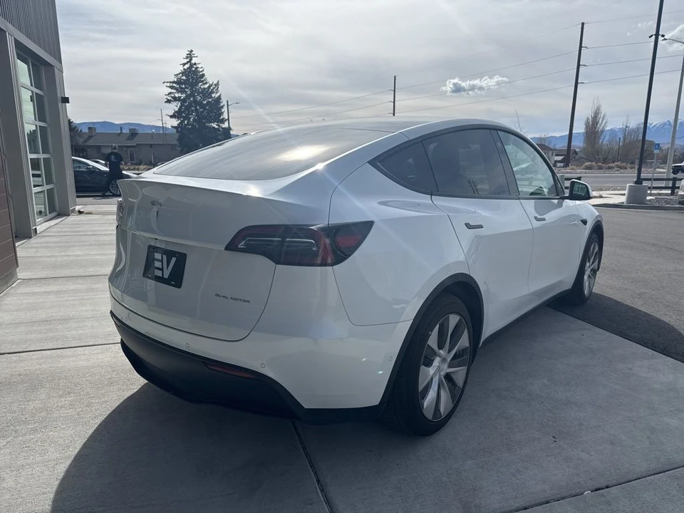 2022 Tesla Model Y - Image 8 of 21
