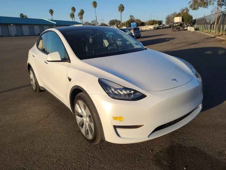 2022 Tesla Model Y - Image 2 of 6