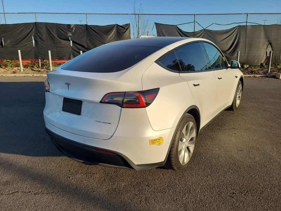 2022 Tesla Model Y - Image 4 of 6