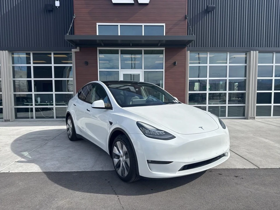 2022 Tesla Model Y - Image 2 of 21